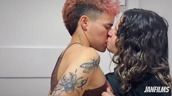 cute small tits lesbian*💋🍒threeso