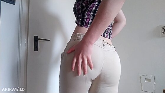 girl pee pants that pee girl desperation