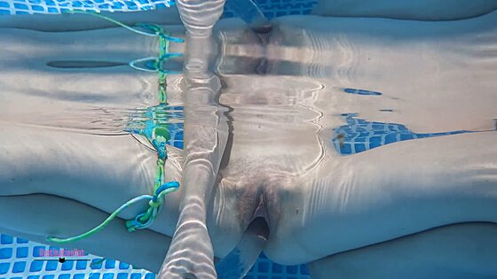 underwater fuck wet pussy dildo