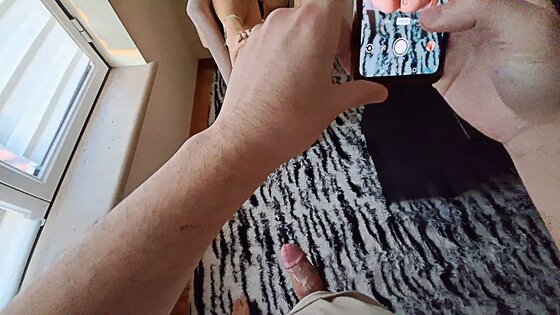 orgasm xnxx son trick mom in photo shoot