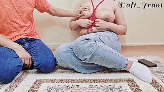 سکس ایرانی جدید دختر ایرانی برای دوست پسرش ساک میزنه و پسره آب کیرشو میریزه دهن دوست دخترش